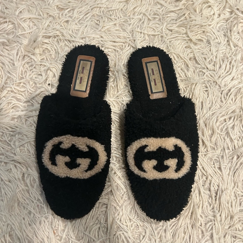 Gucci Eileen Shearling And Interlocking Gags Blac… - image 1